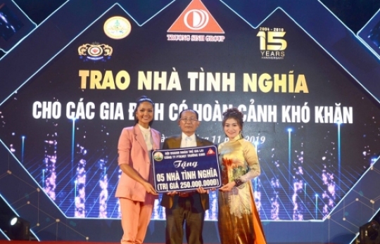 HOA HẬU H‘HEN NIÊ DỰ LỄ KỶ NIỆM 15 NĂM THÀNH LẬP TẬP ĐOÀN TRƯỜNG SINH
